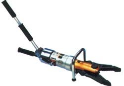 江蘇水星消防裝備主營消防器材、破拆工具、救生設(shè)備、洗消產(chǎn)品、偵檢儀器、堵漏工具、輸轉(zhuǎn)設(shè)備、警戒器材、通訊設(shè)備、個(gè)人防護(hù)、照明排煙、其他裝備